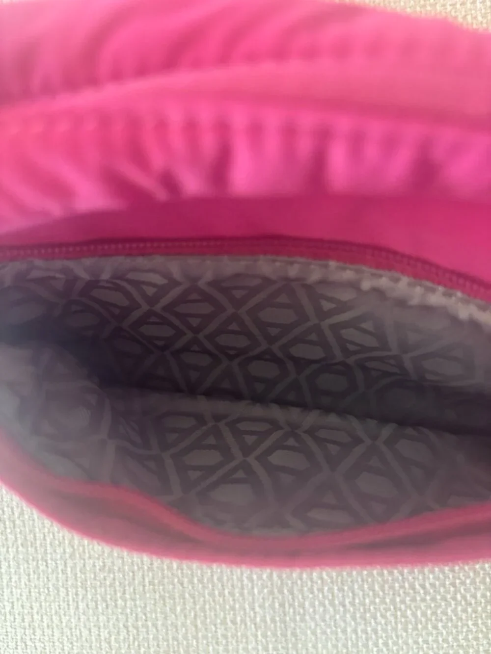 Athleta Belt Bag / Crossbody Fanny Pack – Bright Magenta
